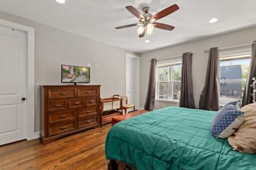 641 Bowen Ave, Chicago IL  60653-2824 exterior