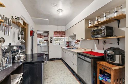 1769 Bower Hill Rd, Pittsburgh PA 15243-1508 exterior