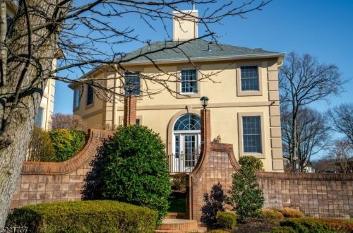 9 Sevell Cir, Clark, NJ 07066-2240