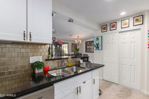 1118 Colter St, Phoenix AZ 85018-1640 exterior