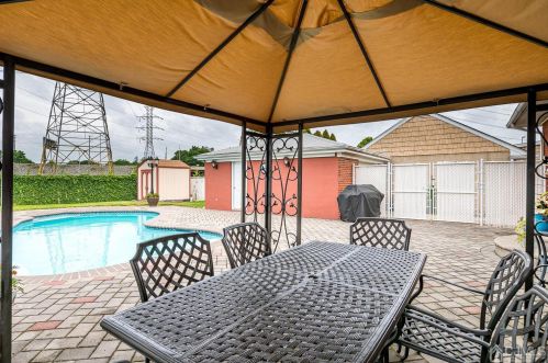 57 Barton St, Edison NJ 08837-2855 exterior