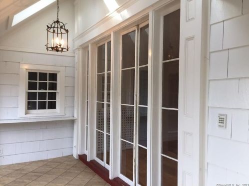 31 Deforest Rd, Wilton CT 06897-1908 exterior