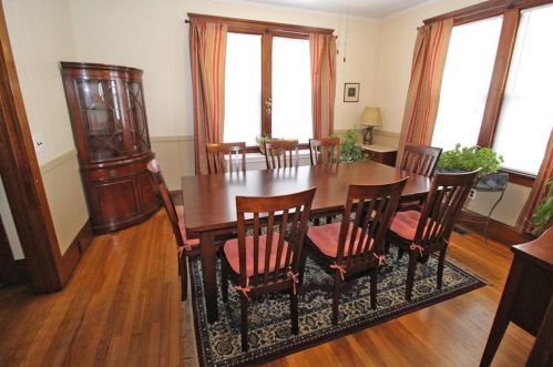 135 Gibbs Ave, Middletown RI 02840-2258 exterior