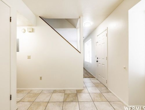 753 Vlg Way, Sandy UT 84094-1861 exterior