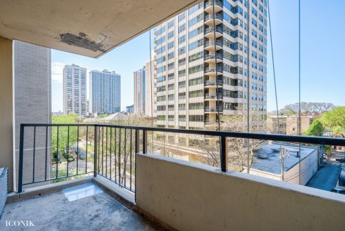 1450 Astor St, Chicago IL  60610-2272 exterior