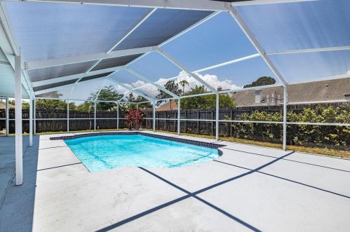 7044 Hollowell Dr, Tampa FL  33634-1089 exterior