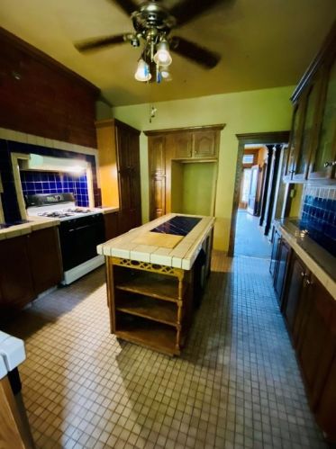 715 Chislett St, Pittsburgh PA 15206-2018 exterior