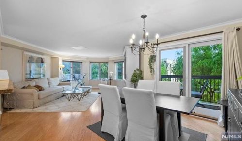 305 Williams Ct, Edgewater NJ 07020-1613 exterior