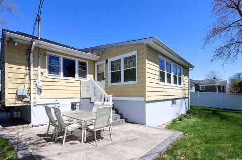 3 Cloverfield Rd, Valley Stream NY exterior