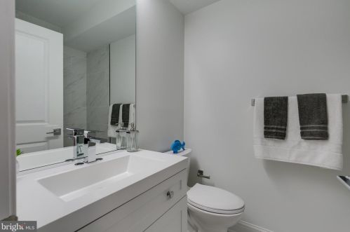 211 Douglas St, Washington DC  20002-1031 exterior