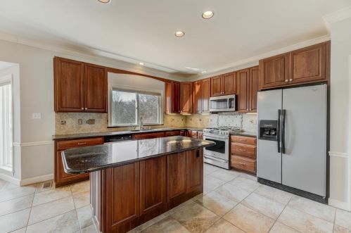 915 Delvin Dr, Saint Louis MO 63141-8830 exterior