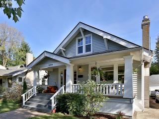 1526 51 Ave, Portland OR  97215-3306 exterior