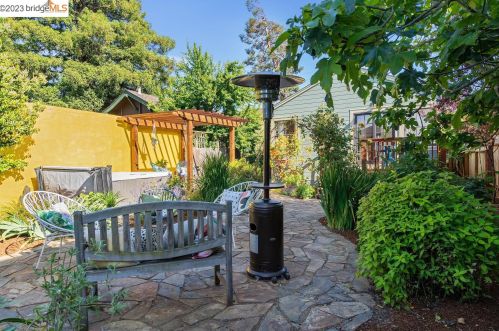 1221 Blake St, Berkeley CA 94702-2014 exterior