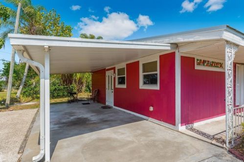 3113 Monte Vis St, Fort Pierce FL 34952-6002 exterior