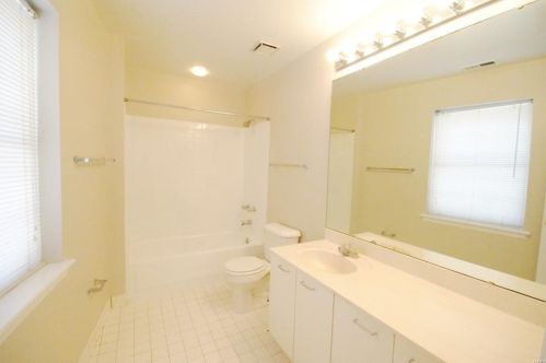 1851 10th St, Saint Louis MO 63104-3959 exterior