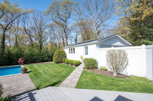 31 Craig Dr, Huntington Station NY 11746-4704 exterior