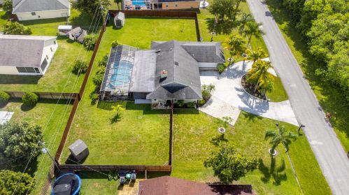 2471 Shell Ave, Fort Pierce FL  34952-6857 exterior