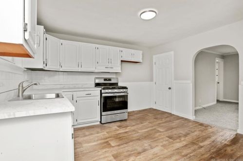 9 Smith St, Derby CT 06418-1215 exterior