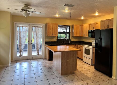 5302 Sunset Blvd, Fort Pierce FL  34982-3876 exterior