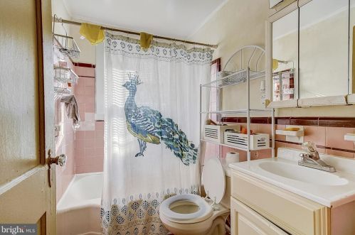 7554 Gilbert St, Philadelphia PA 19150-2606 exterior