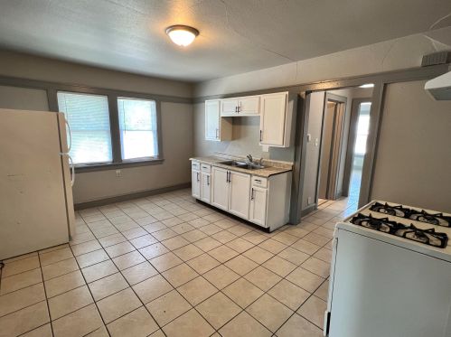 3853 27th St, Milwaukee, WI 53221-1306