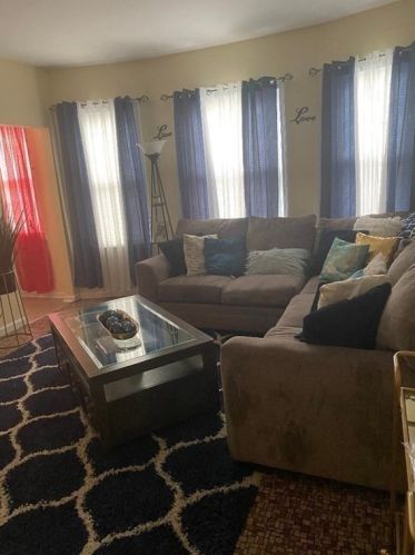 38 Dresden St, Springfield MA 01109-2706 exterior