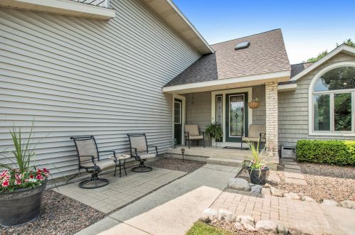 3251 Poplar Hills Dr, Cedar Springs, MI 49319-8620