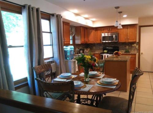 60 Joshua Hl, Windsor CT  06095-3467 exterior