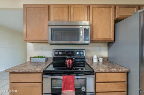 8217 Beverly St, Tucson AZ 85710-5931 exterior