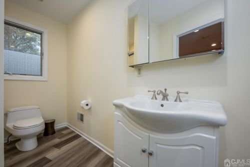 55 Oliver Ave, Edison NJ 08820-3122 exterior