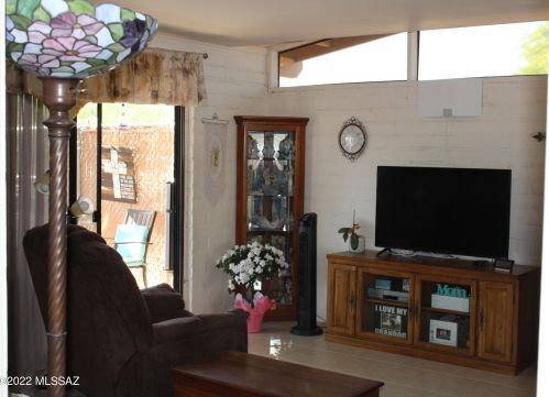 8011 Julia St, Tucson AZ 85710-4821 exterior