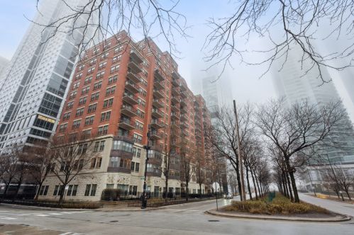 1250 Indiana Ave, Chicago IL 60605-2860 exterior