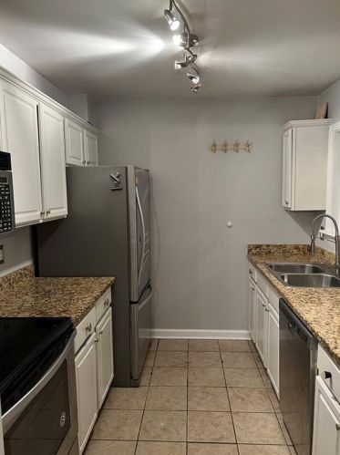 804 Brighton Pt, Atlanta, GA 30328-1371