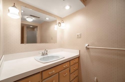 1714 Arnold St, Pittsburgh PA 15205-3504 exterior