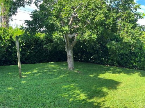 1160 Michigan Ave, Naples FL 34103-3873 exterior