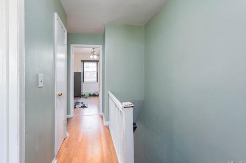 3917 De Reimer Ave, Bronx NY 10466-2128 exterior