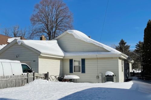 4309 99th St, Milwaukee, WI 53228-2707