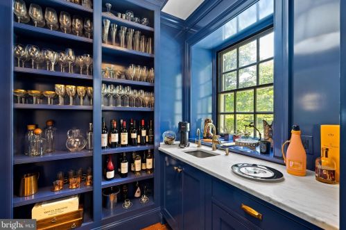 104 Mermaid Ln, Philadelphia PA 19118-3246 exterior