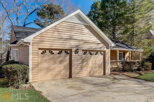 808 Stonemill Mnr, Lithonia GA 30058-8230 exterior