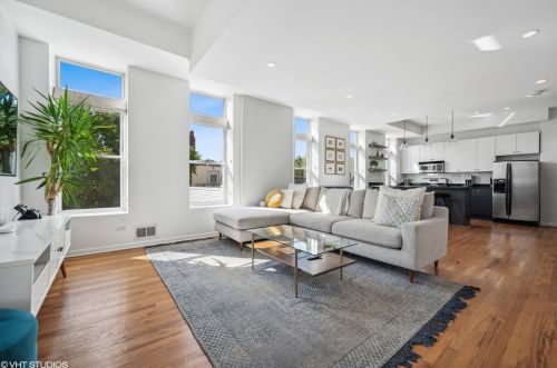 1517 Paulina St, Chicago, IL 60608-1969