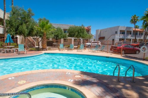 455 Kelso St, Tucson AZ  85705-4768 exterior