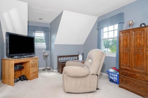 21 Celtic Ct, Enfield CT 06082-5777 exterior