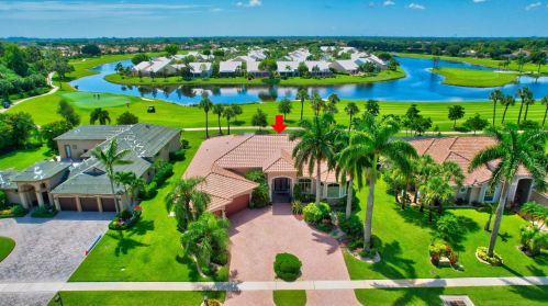 8048 Desmond Dr, Boynton Beach FL 33472-5013 exterior