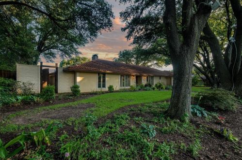 3948 Courtshire Dr, Dallas, TX 75229-2731