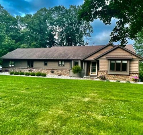 6510 Riverside Ln, Middlevle, MI 49333-8505