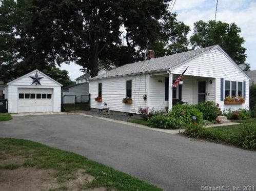 14 Walnut St, Killingly, CT 06239-1738