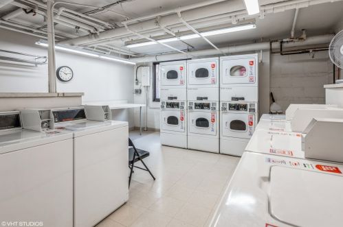 6300 Sheridan Rd, Chicago IL  60660-1750 exterior