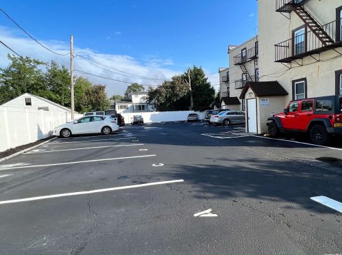 42 The Cres, Babylon NY  11702-4036 exterior