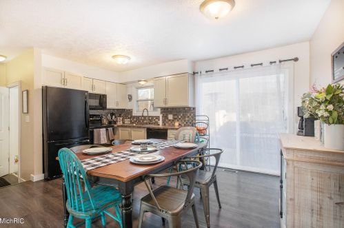 5940 3 St, Kalamazoo MI 49009-7593 exterior