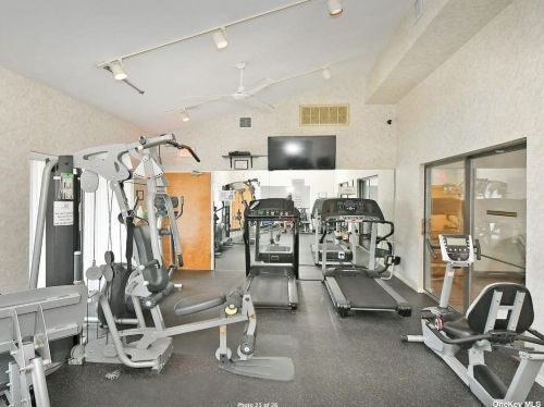 196 Scarlett Dr, Commack NY 11725-4660 exterior